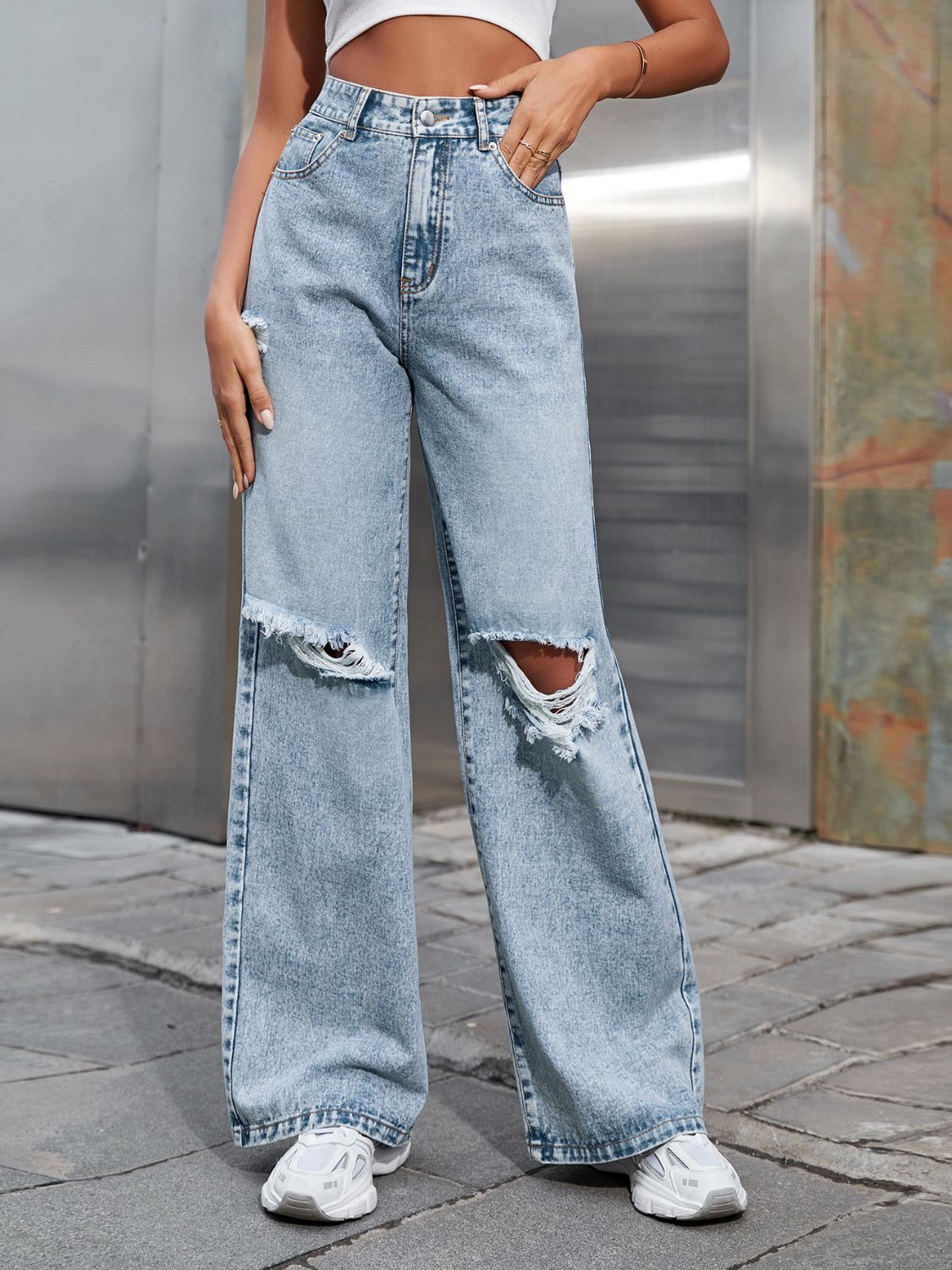 Distressed Wide Leg Jeans with Pockets